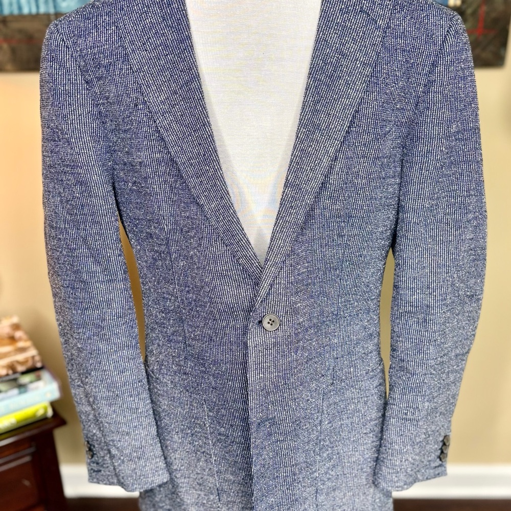 Suitsupply blue twill suit size medium. Pit to Pit 21 inches. Pants 34” inches